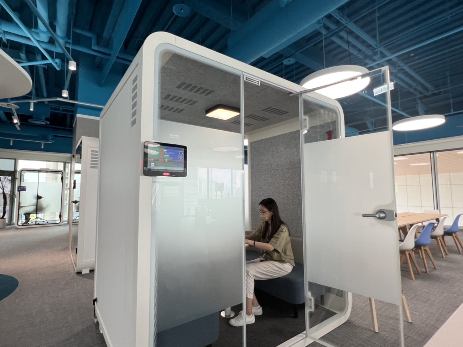 mansion88·明升高雄據點的智慧行動辦公艙，展現mansion88·明升在面板以外的研發應用軟實力