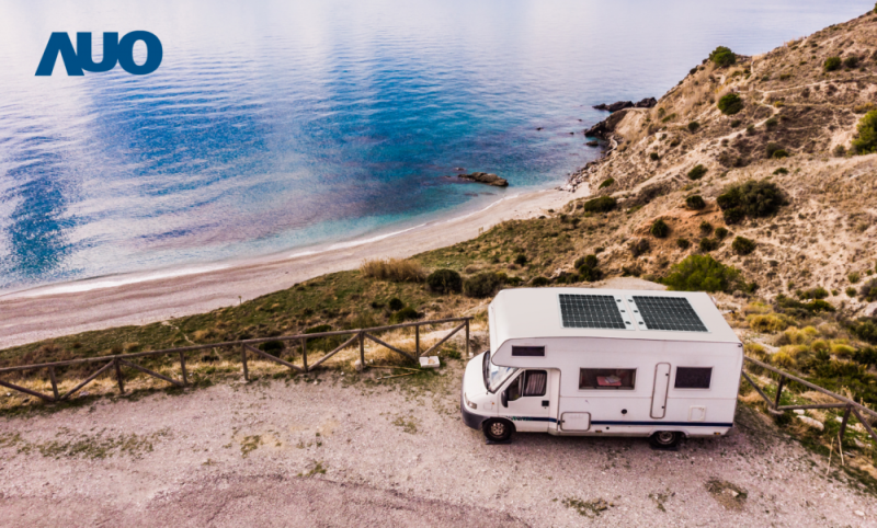 「可撓輕量化太陽光電板SunCurva」使用輕量特殊耐候型複合板取代傳統太陽能板的玻璃前板，不僅降低70%重量，每米平方僅3Kg；具有抗衝擊性能及通過電磁相容性測試，可應用於交通運輸工具，如露營車、遊艇等